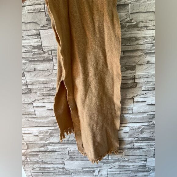 St. Albans || Women’s Pure Lambswool Tan Long Fringe Winter Fall Outdoor Scarf - Picture 2 of 3